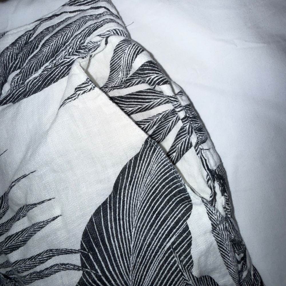 Tahari 100% Linen Wide Leg Pants Womens Size L White Black Tropical Palm Print - Picture 6 of 7